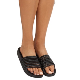 Musta G301 Mustat tossut helmillä 1