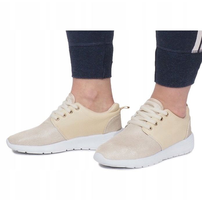 Kultaiset urheilukengät kultainen 1