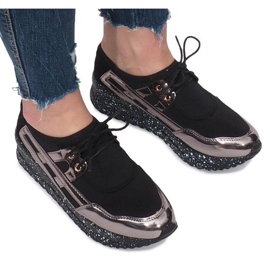 Mustat urheilukengät Calixte -alustalla 1