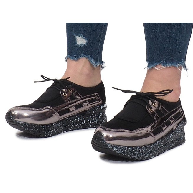 Mustat urheilukengät Calixte -alustalla 2