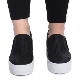 Mustat harjatut lenkkarit Rockvale -kiilalla 1