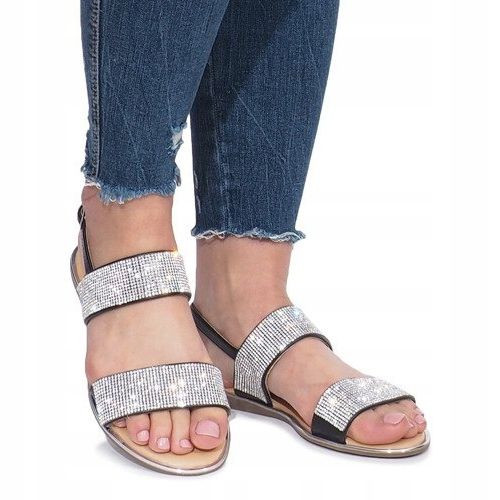 Mustat litteät sandaalit hemmottelevilla timanteilla 2