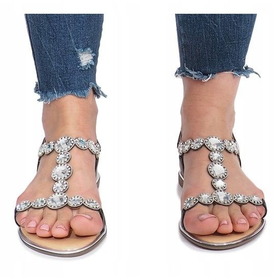 Mustat litteät sandaalit hemmottelevilla timanteilla 1