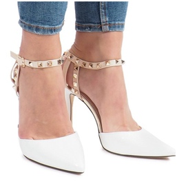 Valkoiset lakatut korot Behati -nastoilla valkoinen keltainen 2