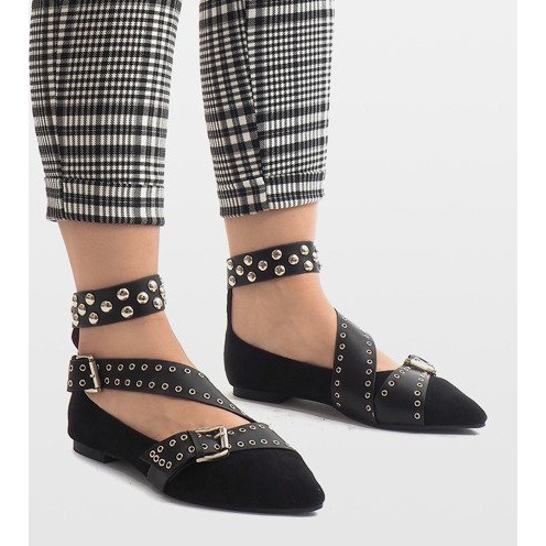 Mustat kengät, joissa on B12-8-nastat 1