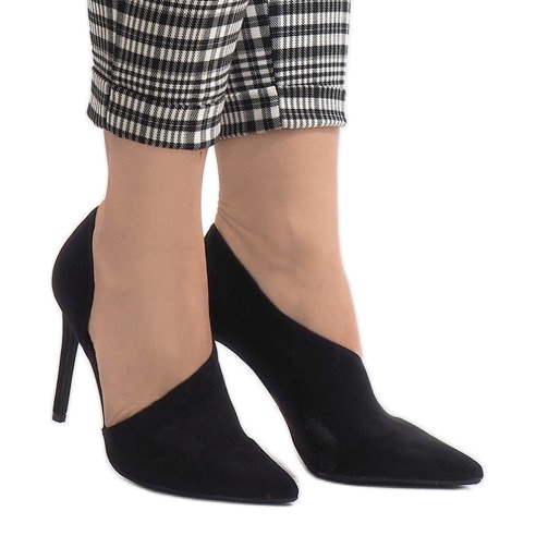 Mustat epäsymmetriset C82A -korkokengät 2