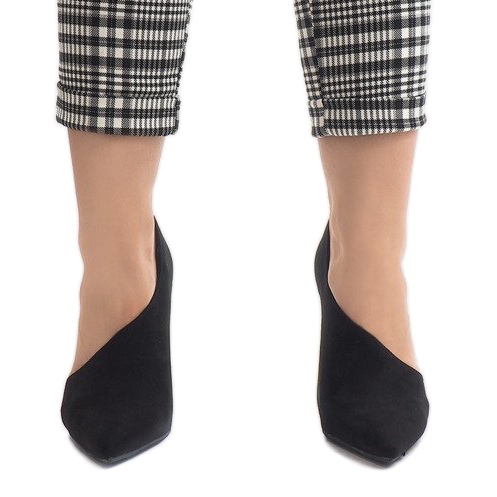 Mustat epäsymmetriset C82A -korkokengät 1