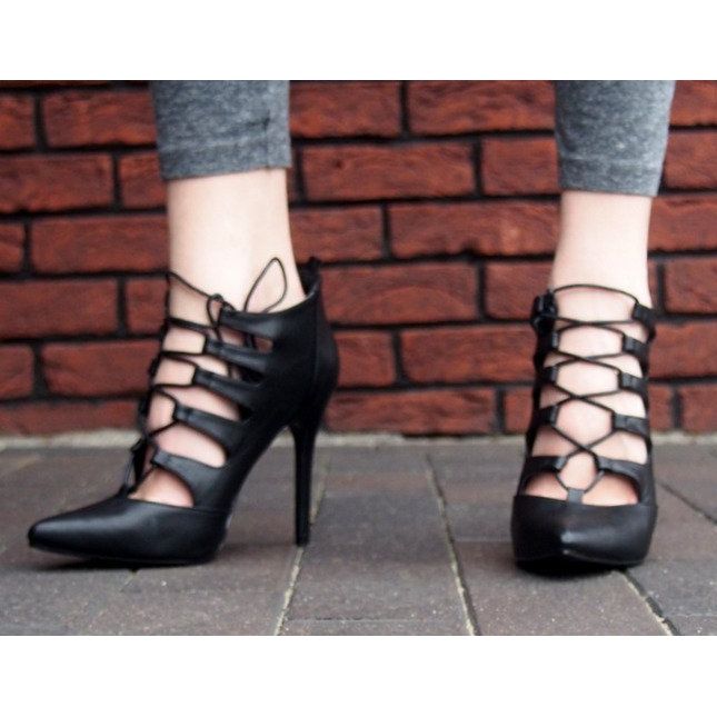 Rikkaasti sisustetut korkeat sandaalit 11033-1 musta 2