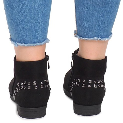 Mokkanahkaiset nastat 30696 musta 2