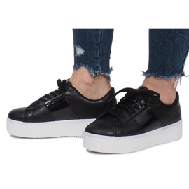 Mustat lenkkarit Livet De Lux -alustalla 2