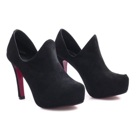 Gisèlen mustat nilkkurit 1