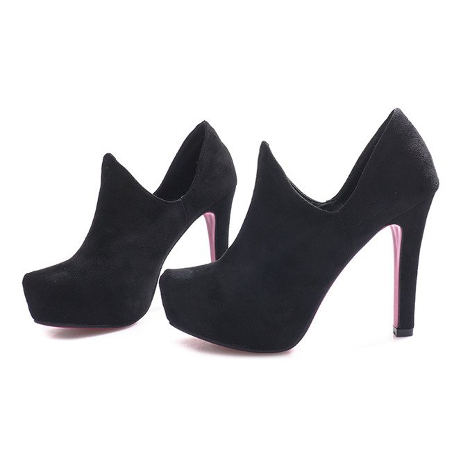 Gisèlen mustat nilkkurit 2