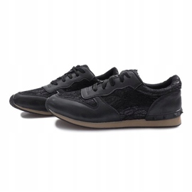 Mustat lenkkarit pitsillä Lou 1