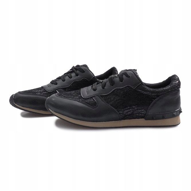 Mustat lenkkarit pitsillä Lou 1