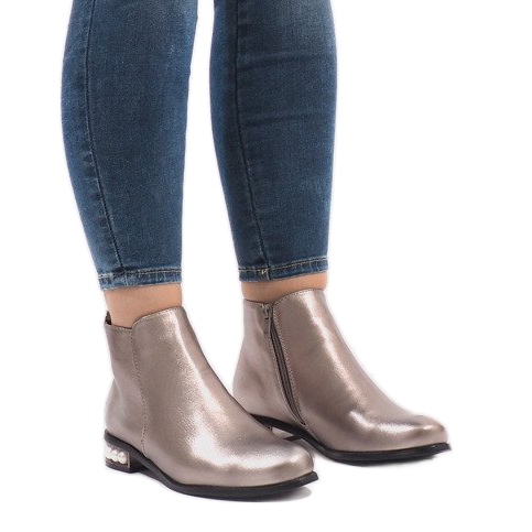 LEI-189 hopeiset saappaat helmillä harmaa 1