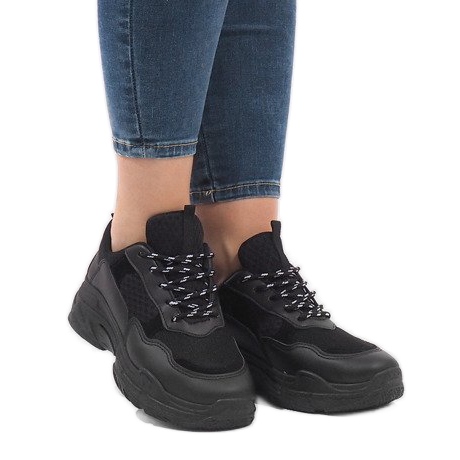 Muodikkaat mustat urheilukengät 1801 1