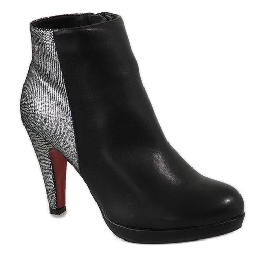 Mustat saappaat korkokengillä 16-92 1