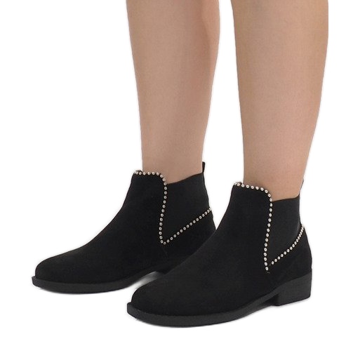 Mustat saappaat, joissa joustava Q-29 1