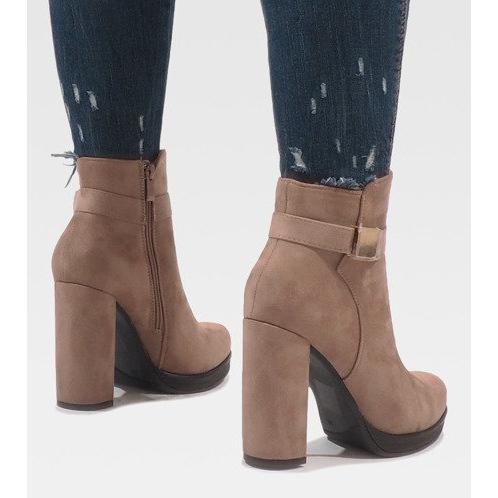 Vaaleanpunaiset saappaat postissa J-8682 vaaleanpunainen 2