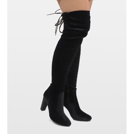 Mustat velour-saappaat E-4902-pilarissa 2