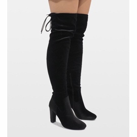 Mustat velour-saappaat E-4902-pilarissa 1