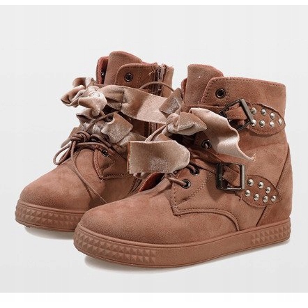 Vaaleanpunaiset lenkkarit kiilassa A-79 vaaleanpunainen 2