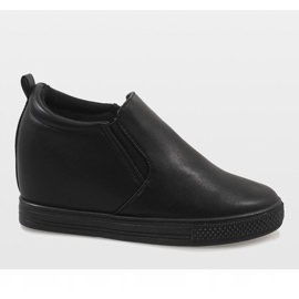 Mustat lenkkarit kiilassa DD384-1 2