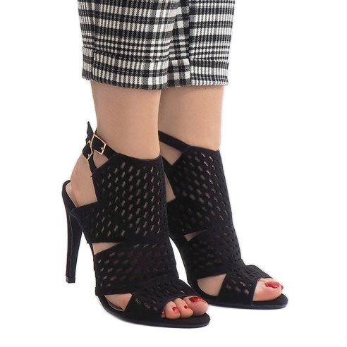 Mustat harjatut saappaat 238-5 1