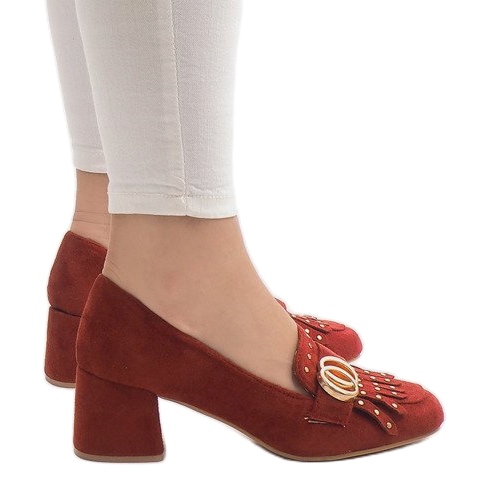 Punaiset mokkanahkat X77 -pylväässä punainen 1