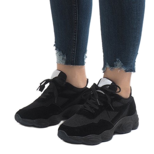 Mustat E-102-urheilukengät 1