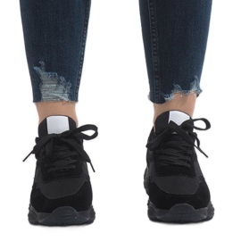 Mustat E-102-urheilukengät 2