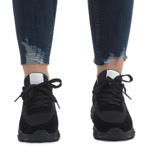 Mustat E-102-urheilukengät 2