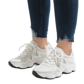 Valkoiset muodikkaat urheilukengät KB-153 valkoinen 1