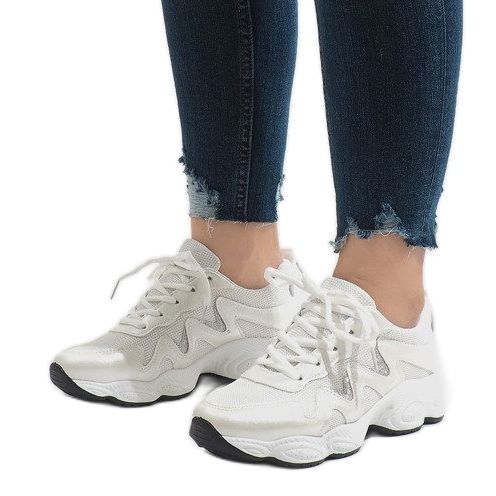 Valkoiset muodikkaat urheilukengät KB-153 valkoinen 1