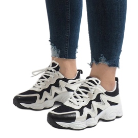 Muodikkaat mustat urheilukengät KB-153 1