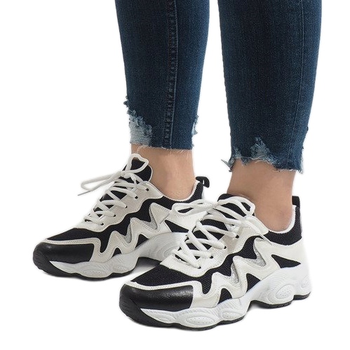 Muodikkaat mustat urheilukengät KB-153 1