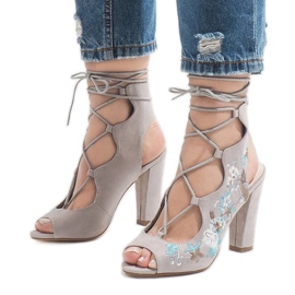 Harmaat avoimet saappaat postissa 1610-223 1