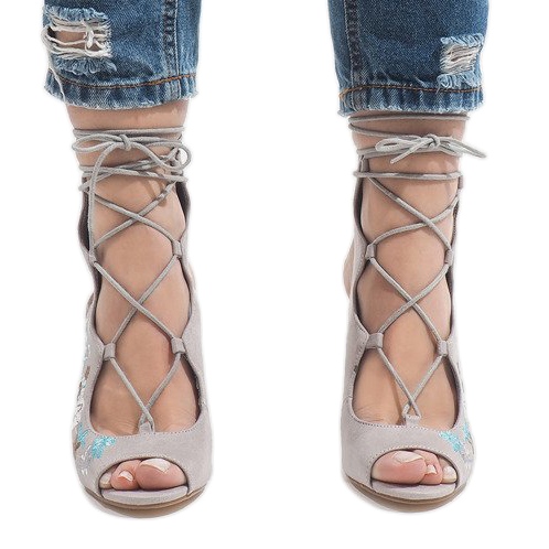 Harmaat avoimet saappaat postissa 1610-223 2