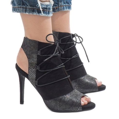 Mustat avoimet saappaat HF168-3-kantapäässä 1