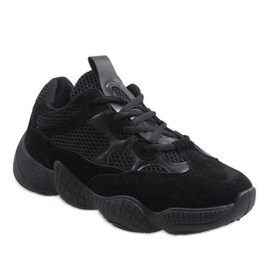 2018-13 mustat urheilukengät 1