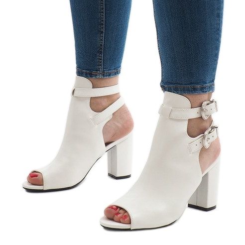 Valkoiset saappaat postissa 173-853 valkoinen 1