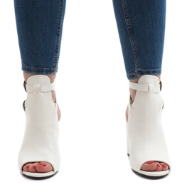Valkoiset saappaat postissa 173-853 valkoinen 2