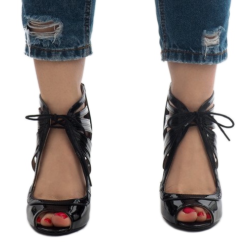 Mustat avoimet kiiltonahkakengät C-003 1