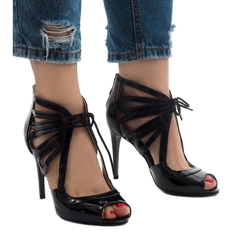 Mustat avoimet kiiltonahkakengät C-003 2