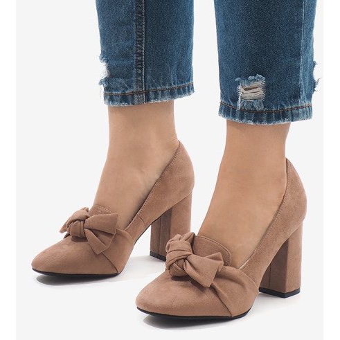 Vaaleanpunaiset mokkapumput N510 -pilarissa vaaleanpunainen 1