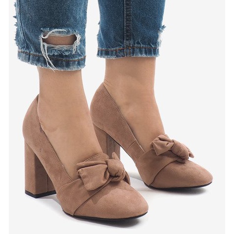 Vaaleanpunaiset mokkapumput N510 -pilarissa vaaleanpunainen 2