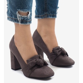 Harmaat mokkapumput N510 -pilarissa 2