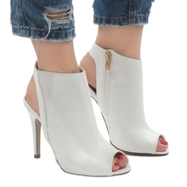 Valkoiset avokkaat korkokengissä 9095-98 valkoinen 1