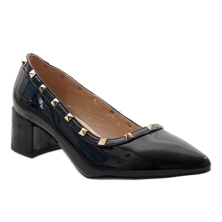 Mustat lakkapumput X-70-pylväässä 1