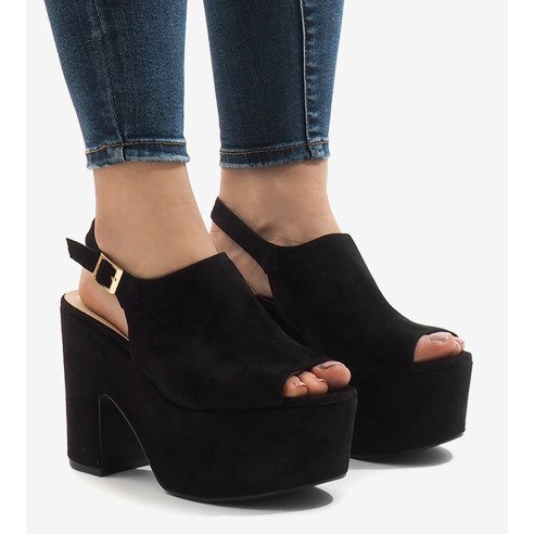 Mustat sandaalit massiivisessa 8263CA -lohkossa 1